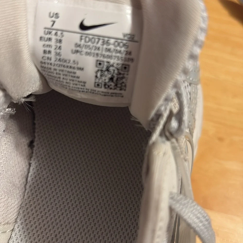 Nike v2k sneaker